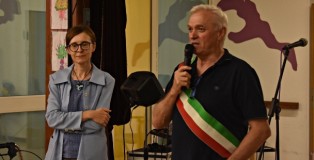 L'Assessore alla Salute del Comune di Mirandola Antonella Canossa ed il Sindaco Alberto Greco alla festa del Cisa
